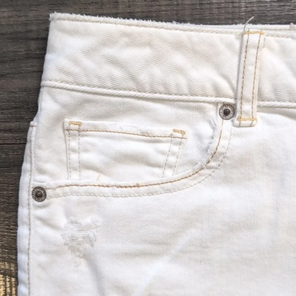💠 American Eagle White Distressed Denim Mini Skirt Womens Size 6 Stretch - Picture 2 of 12